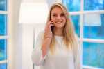 311 Y2 A5060 Graeper Telephone call Ann Kathrin standing